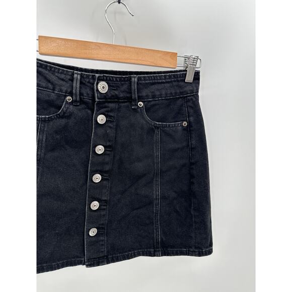 American Eagle Womens Mini Denim Skirt Size 00 Black Button Festival Concert - Picture 3 of 7